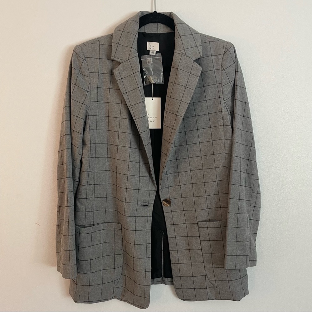 CHECKERED WOMEN’S BLAZER